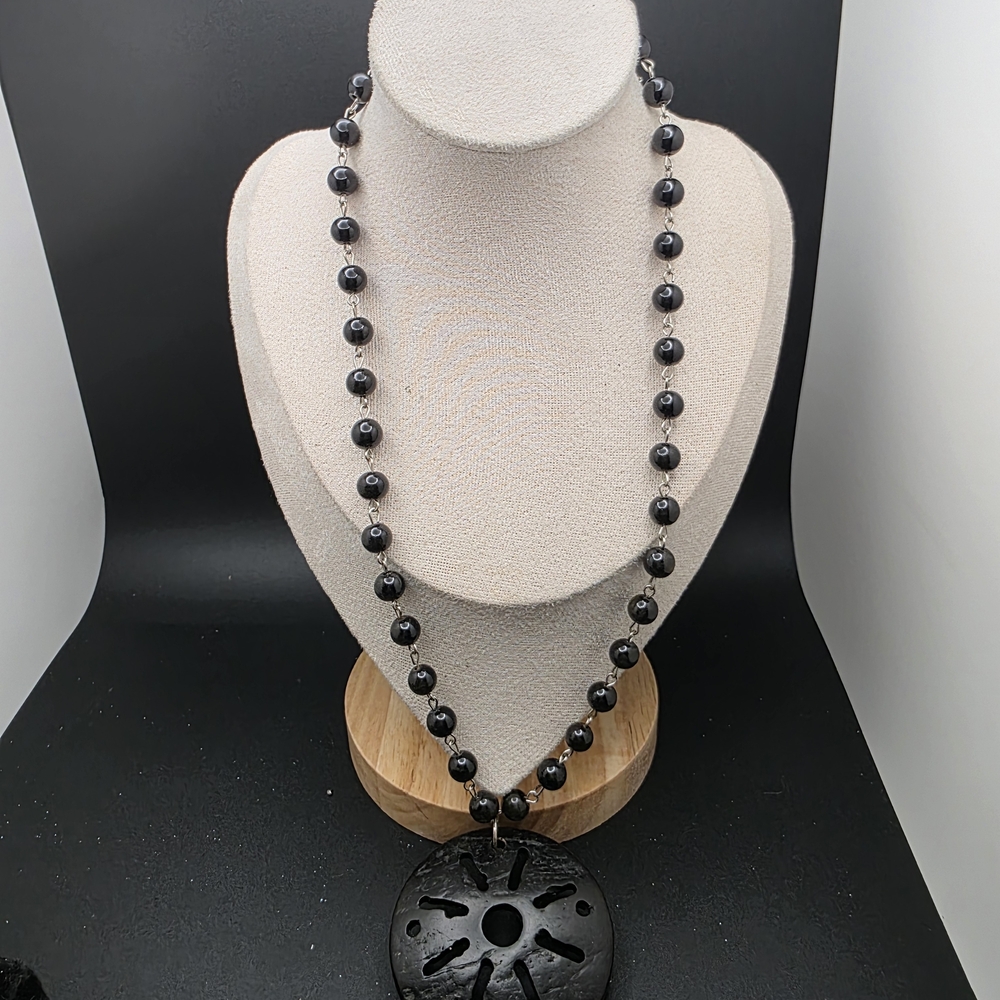 Elegant Black Beaded Necklace (1580)
